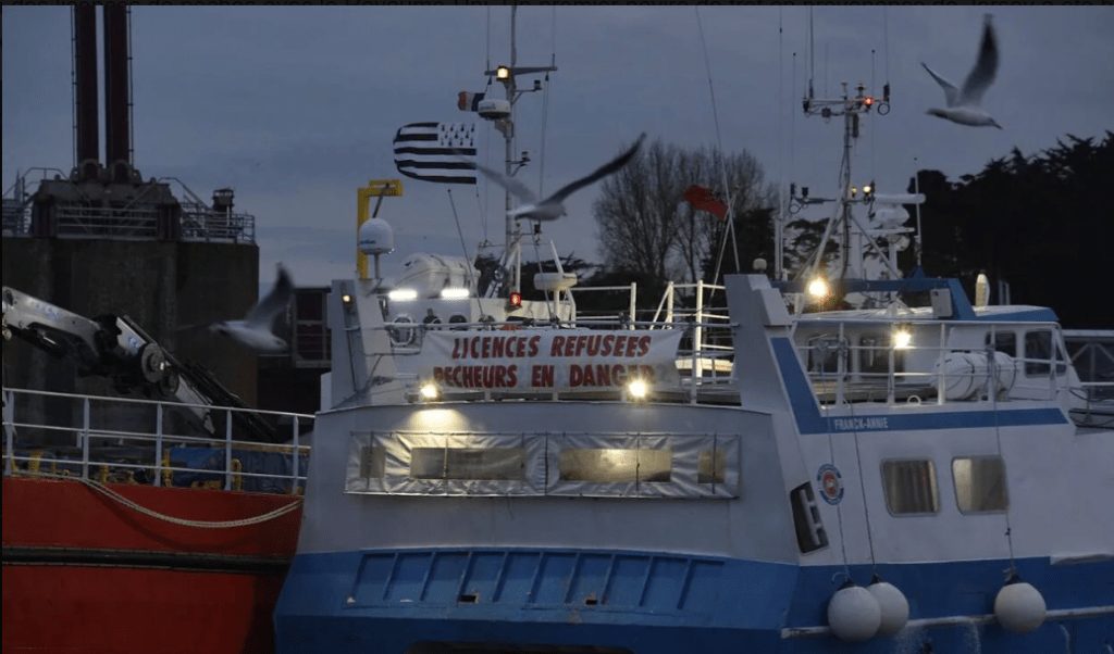 blocage des ports par les pecheurs Bretons en réponse au Brexit