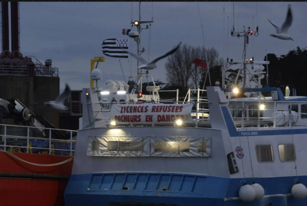 blocage des ports par les pecheurs Bretons en réponse au Brexit