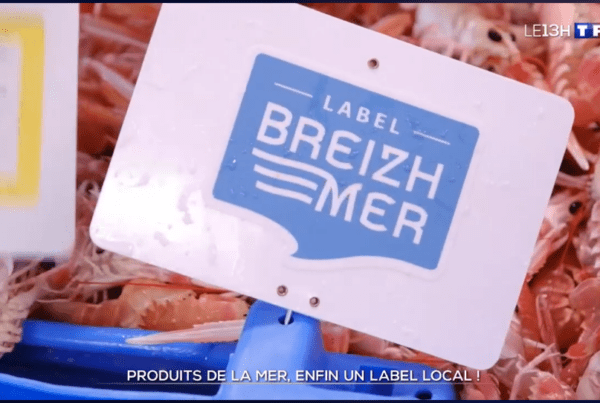 Logo Label Breizhmer sur une étale de poissonnerie