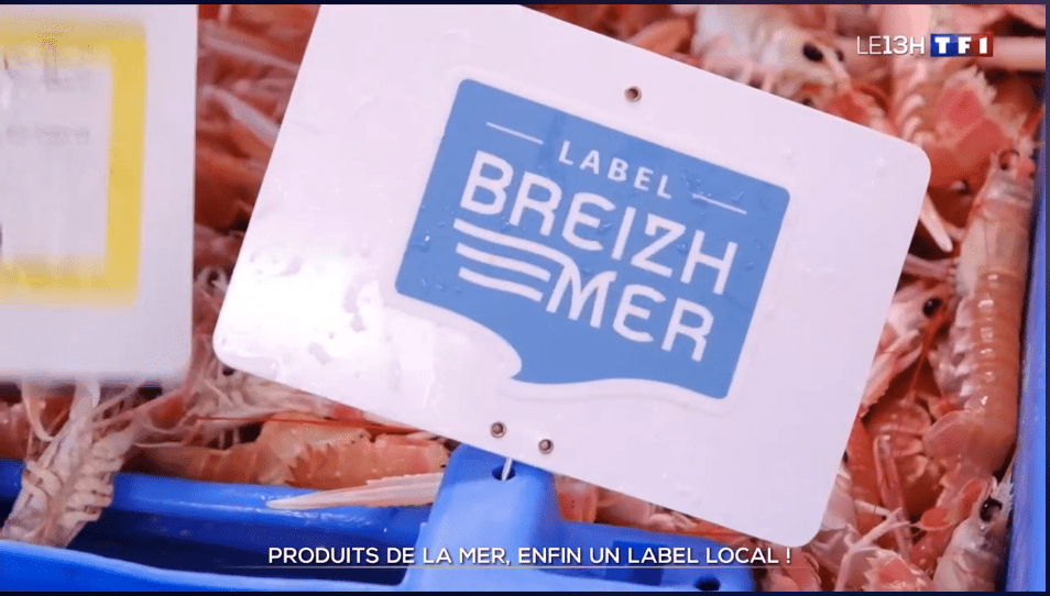 Logo Label Breizhmer sur une étale de poissonnerie